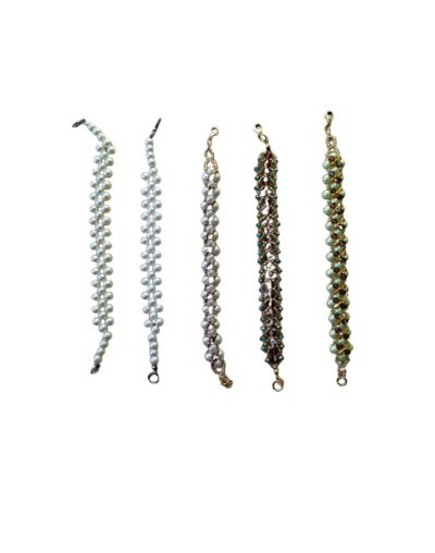 Pulseras en perlas con diseños elegantes