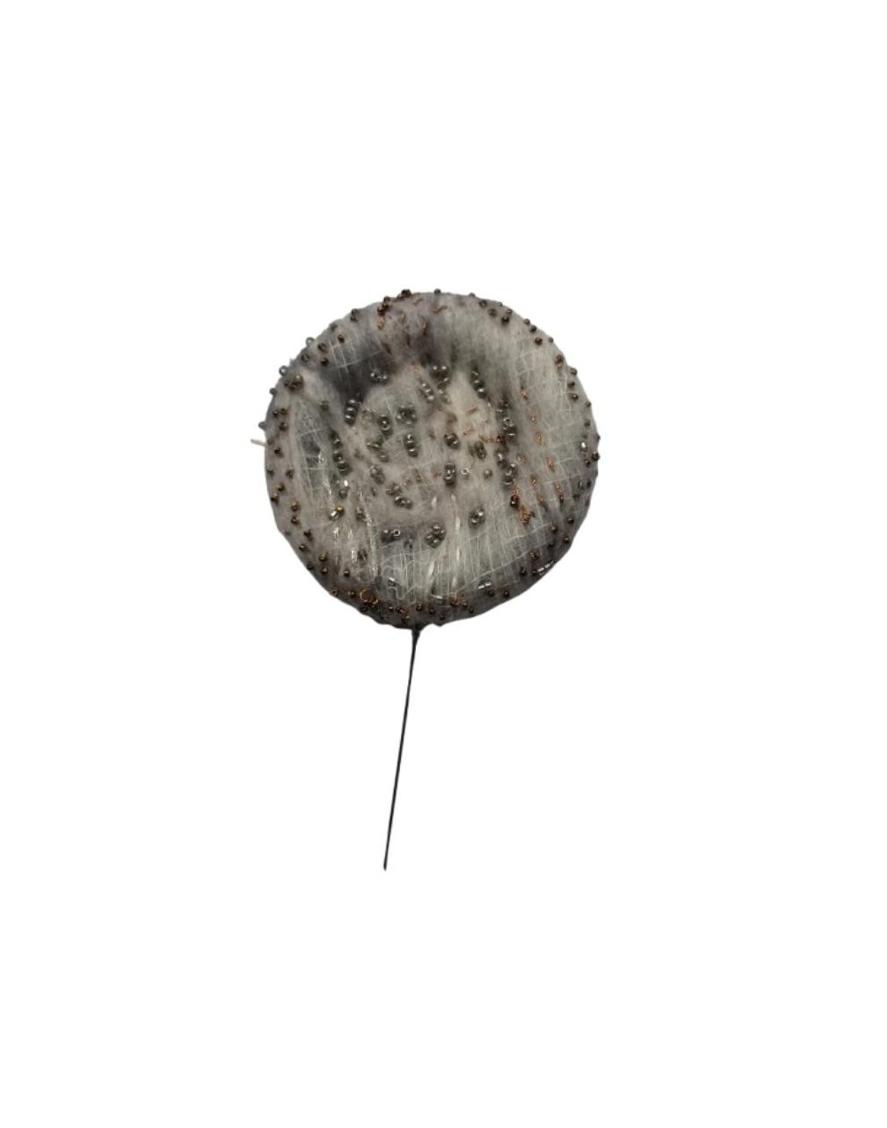 Broche afieltrado y bordado