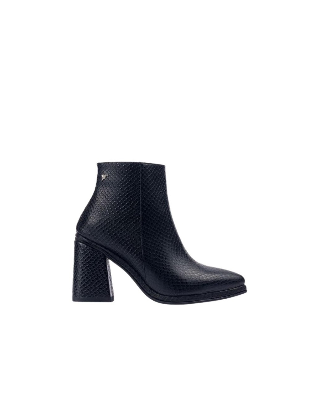 Botin alto puntudo en cuero moscú negro  Sara Pérez