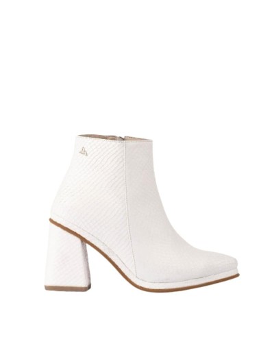 Botin alto puntudo en cuero Moscú blanco Sara Pérez