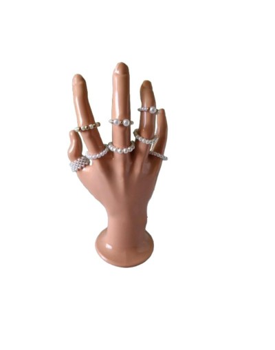 Anillos en pequeñas perlas sintéticas