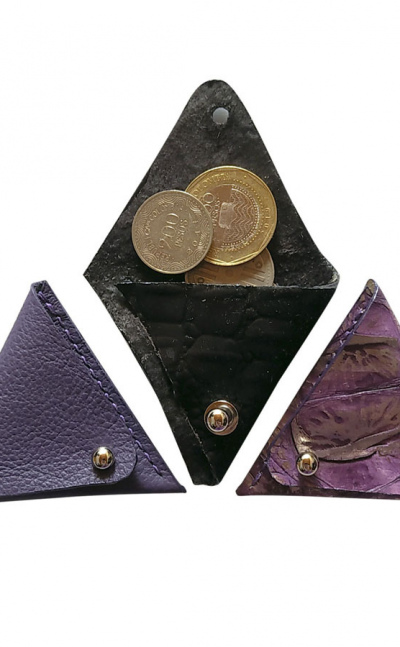 Mini monedero triangular en cuero