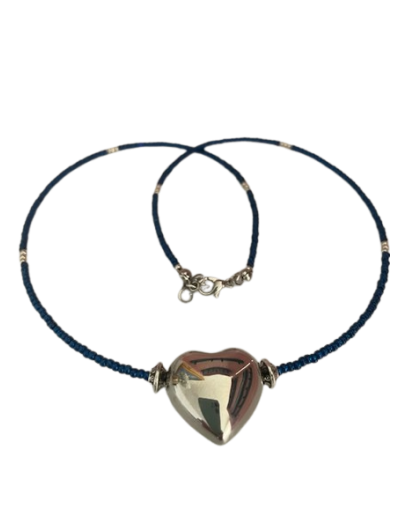 collar en mostacilla miyuky corazón plateado