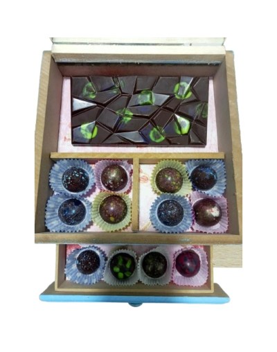 COFRE DE LUJO CON VARIEDADES DE BOMBONES Y BARRAS DE CHOCOLATES