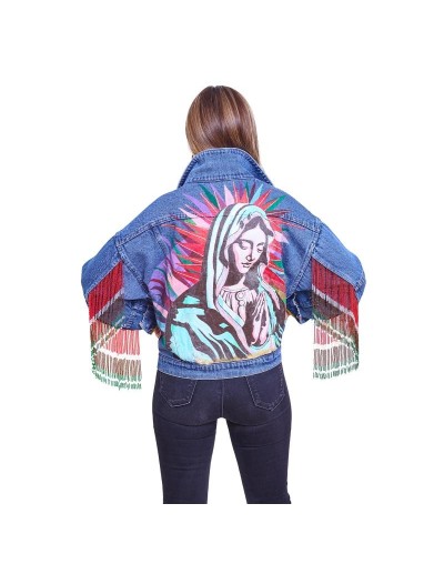 Chaqueta de jean pintada a mano y flecos de mostacilla