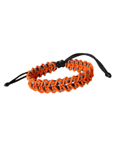 Diseñada para los amantes de la aventura y el deporte, esta manilla está tejida en terlenka calibre 15, combinando resistencia y