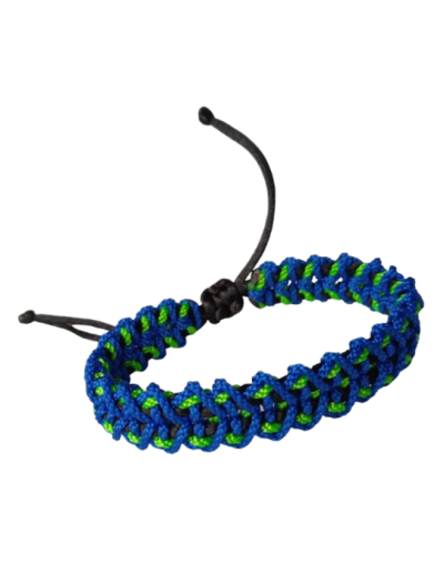 Diseñada para los amantes de la aventura y el deporte, esta manilla está tejida en terlenka calibre 15, combinando resistencia y