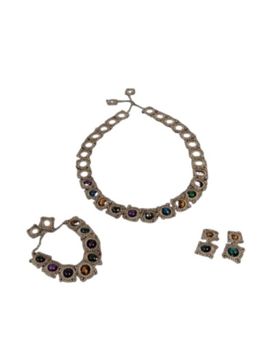 juego: collar, aretes, manilla y anillo tejido cuadrado Mamá Pancha Artesanías  