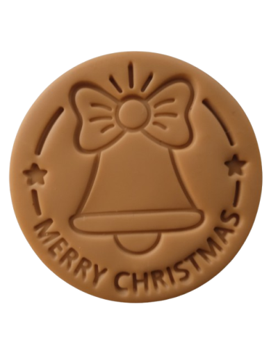 Dale un toque dulce y festivo a tu cocina con estos encantadores imanes de nevera en forma de galletas navideñas, elaborados a m