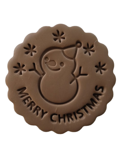 Dale un toque dulce y festivo a tu cocina con estos encantadores imanes de nevera en forma de galletas navideñas, elaborados a m