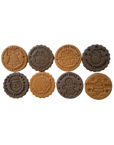 Dale un toque dulce y festivo a tu cocina con estos encantadores imanes de nevera en forma de galletas navideñas, elaborados a m