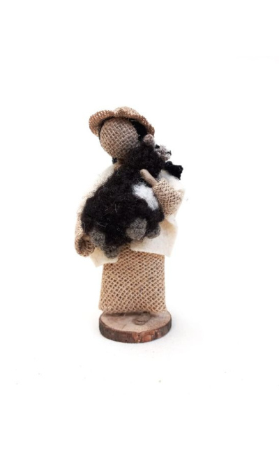 Pastora con oveja en lana