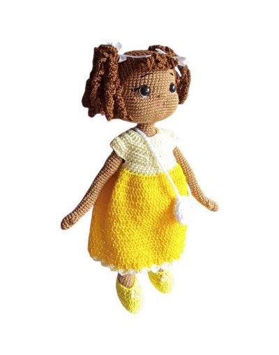 Muñeca tejida a mano 