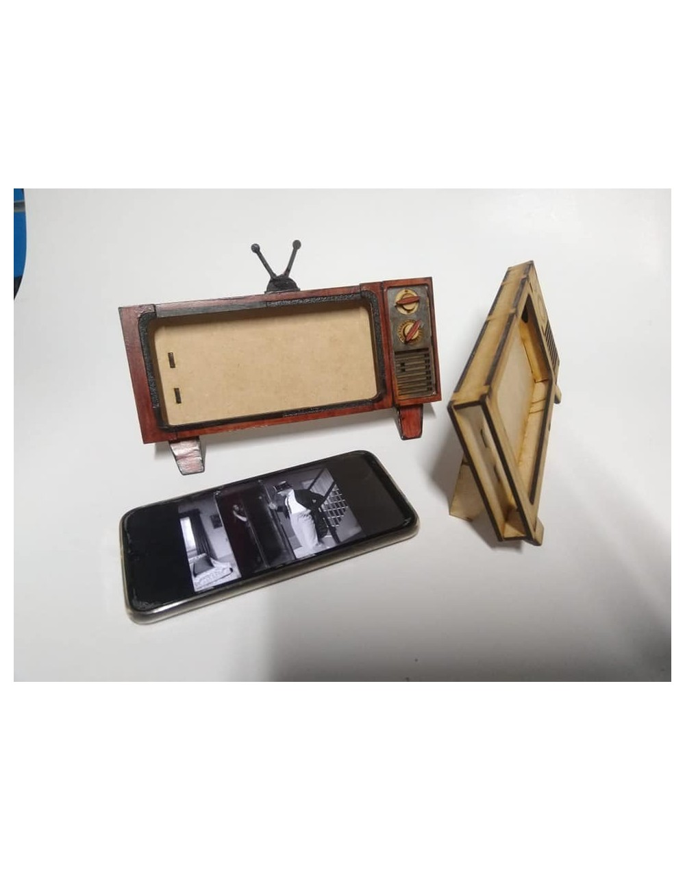 Soporte para celular televisor vintage 