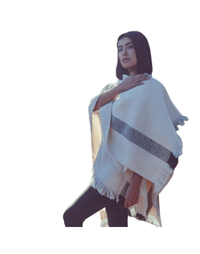 Capa ruana blanca con diseño ambos lados