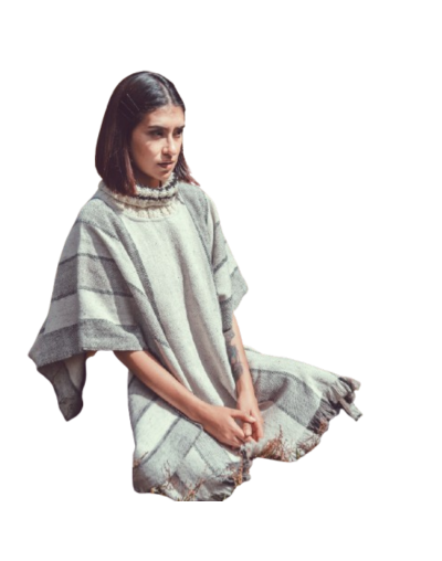 Ruana cerrada de franjas verticales 