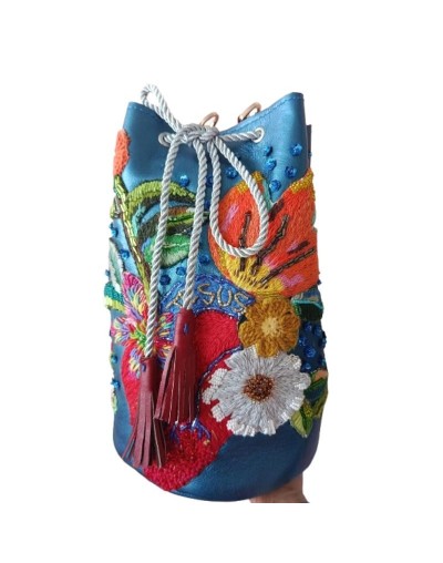 Mochila artesanal cuida tu corazón