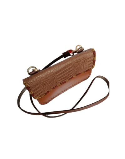 Bolso pequeño manos libres color cafe bordado