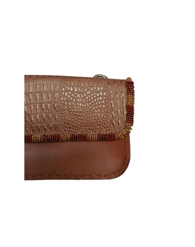 Bolso pequeño manos libres color cafe bordado