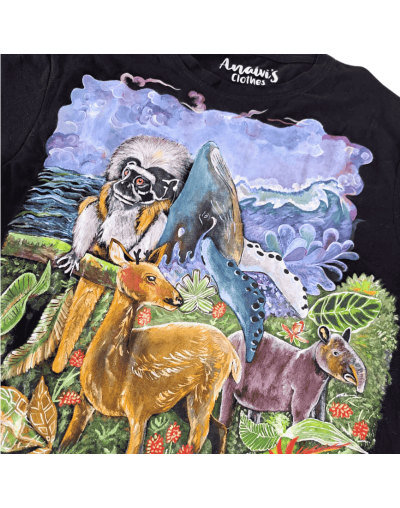 Camiseta pintada a mano con fauna de Colombia