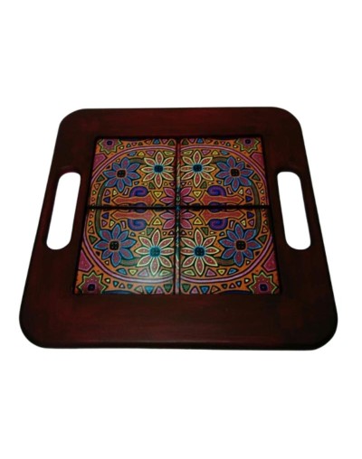 Bandeja Decorativa Artesanal + 4 Portavasos Pintados a Mano – Diseño Colorido