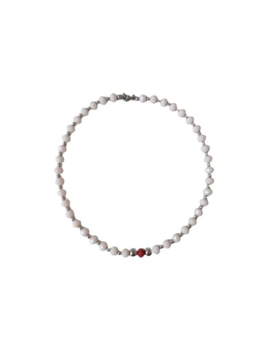 Collar elegante blanco