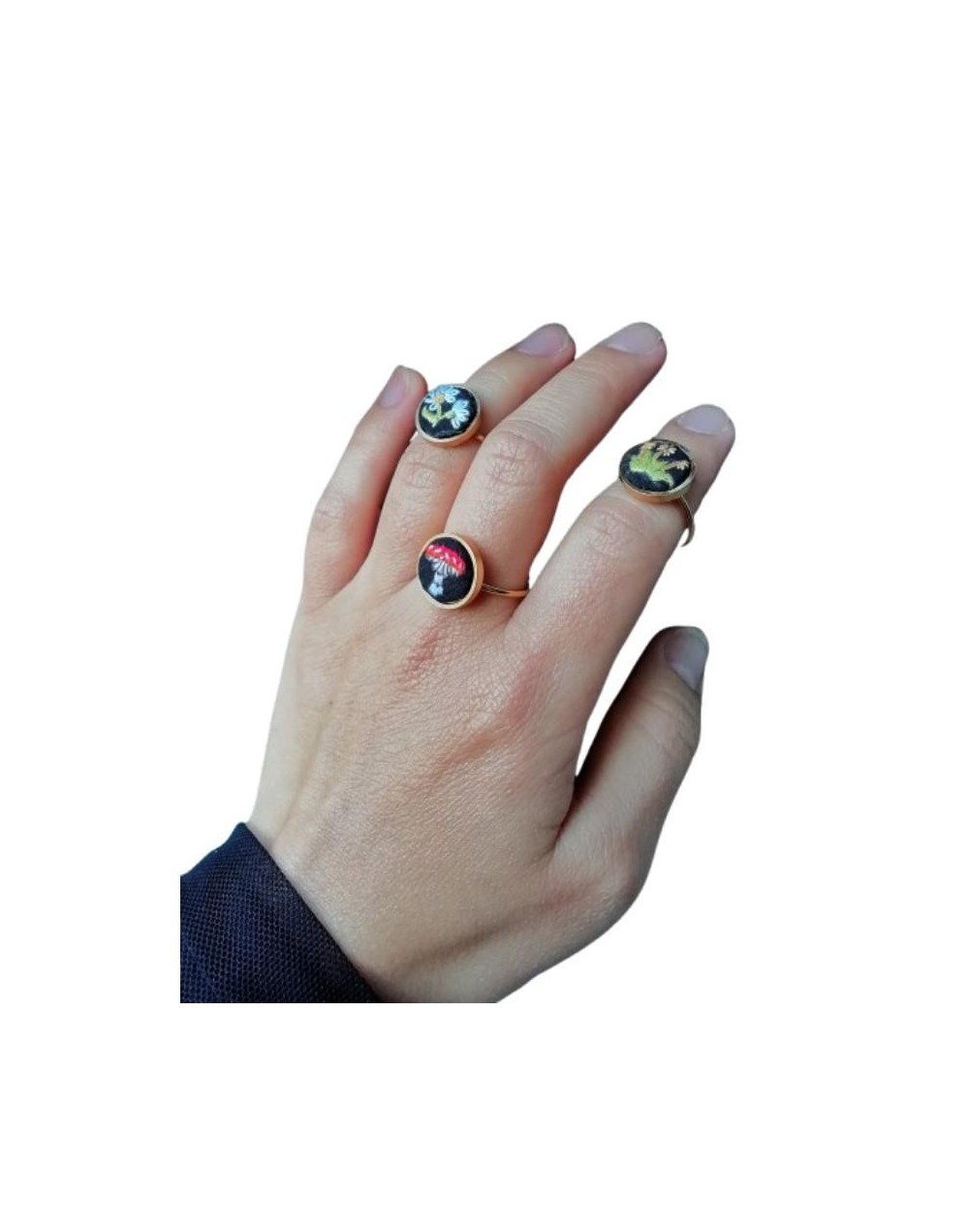 Anillos bordados a mano