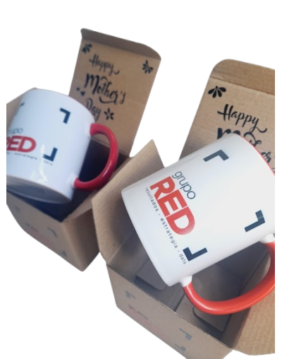 Taza Corporativa Día de la Madre – Ilustración Familiar Personalizada