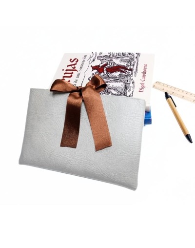 FUNDA PARA LIBROS MUJER 02