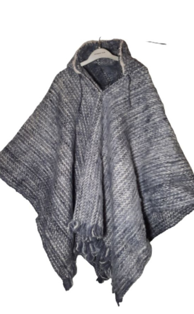 Ruana gris capota lana