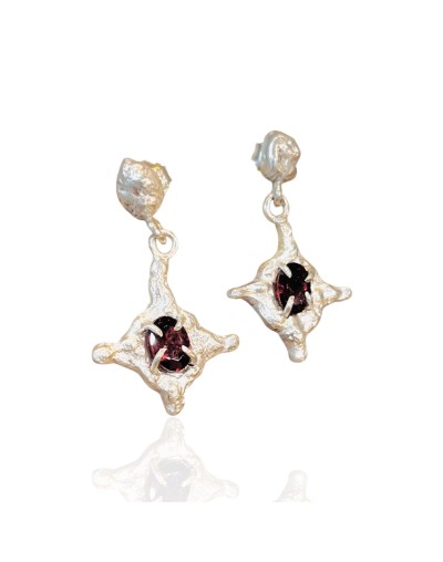 Aretes estrella con granate 