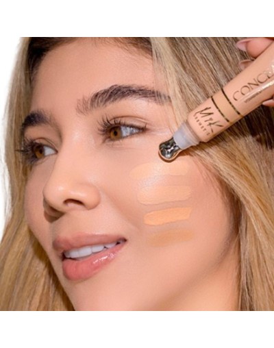 CORRECTOR CON APLICADOR METALICO MYK COSMETICS