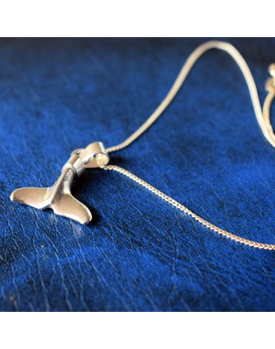 Collar cola de cetáceo 