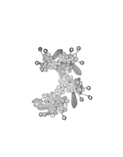 Solitario con perlas y flores blancas