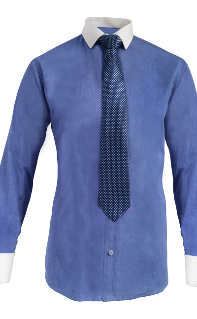 Camisa formal azul celeste slim cuello y puños blancos para mancornas