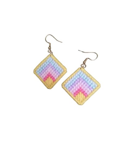 Aretes elaborados en tejido Bargello - Pájaros y naturaleza
