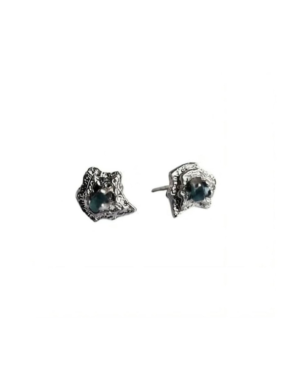 Aretes-plata-esmeralda-colombiana-relieve-verde-armonia.jpg