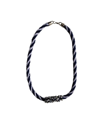 Collar Kumihimo en hilo seda blanco y negro con mostacillas 