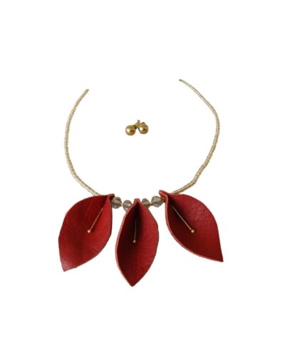 COLLAR EN FLORES EN CUERO ROJO