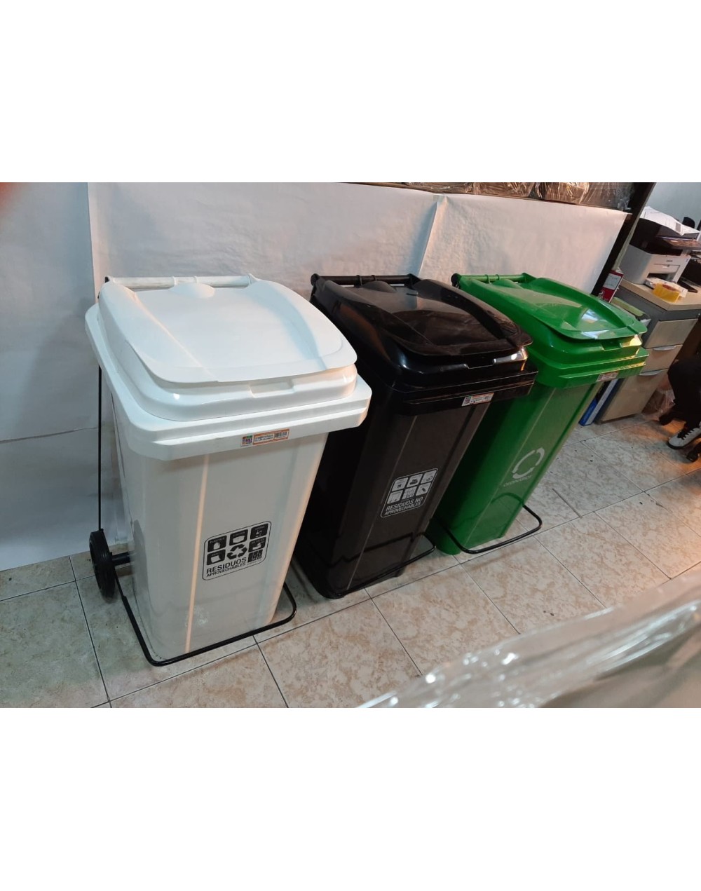 Contenedor de Ruedas de 120 Litros y Pedal 