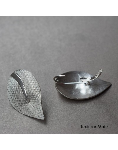 Pendientes hojas buriladas con texturas