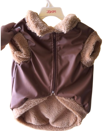 Chaqueta en cuerina café