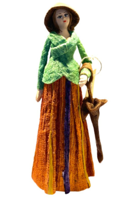 Artesanía muñecas damas típicas en cáscara de coco colores y cerámica