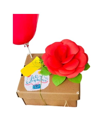 Desayuno sorpresa con flor en papel y mug personalizado