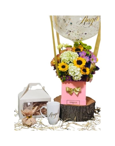 Arreglo floral con globo burbuja personalizado+ mug y chocolates