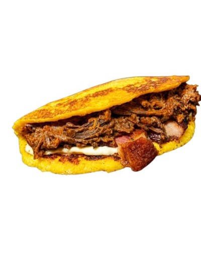 Arepa cachapa venezolana con Carne Desmechada y Chicharron