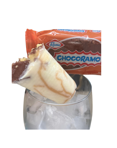 Helado de leche con ponqué cubierto de chocolate (chocoramo)