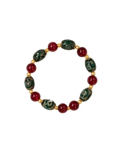 Pulsera verde azul y vino tinto.