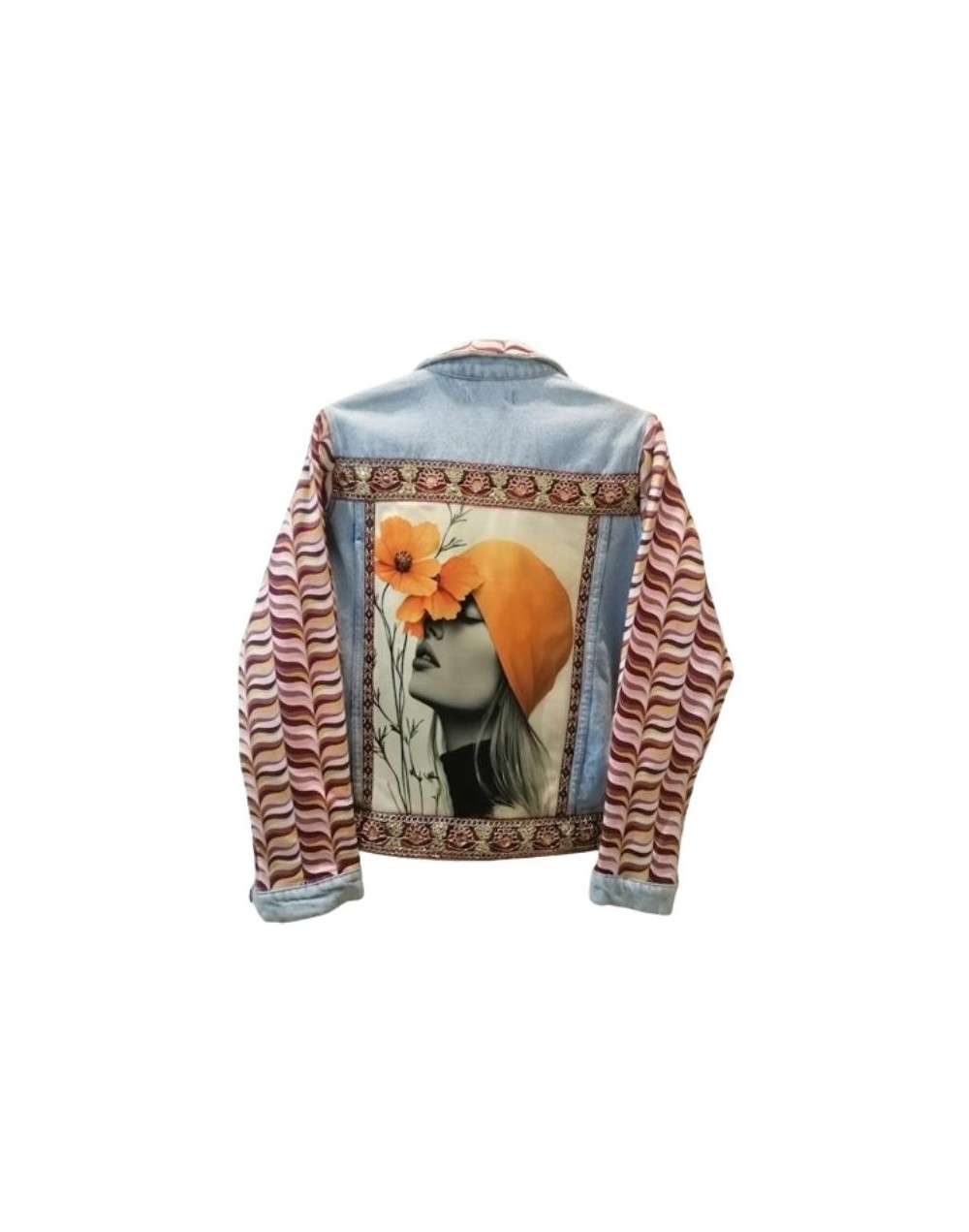 CHAQUETA DE JEAN REDISEÑADA