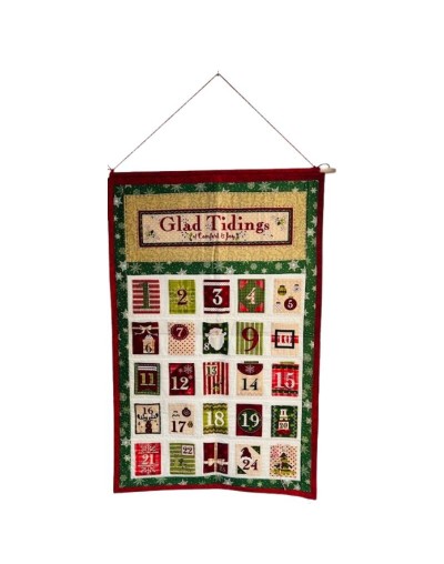 Calendario de Adviento artesanal en tela – Panel decorativo navideño